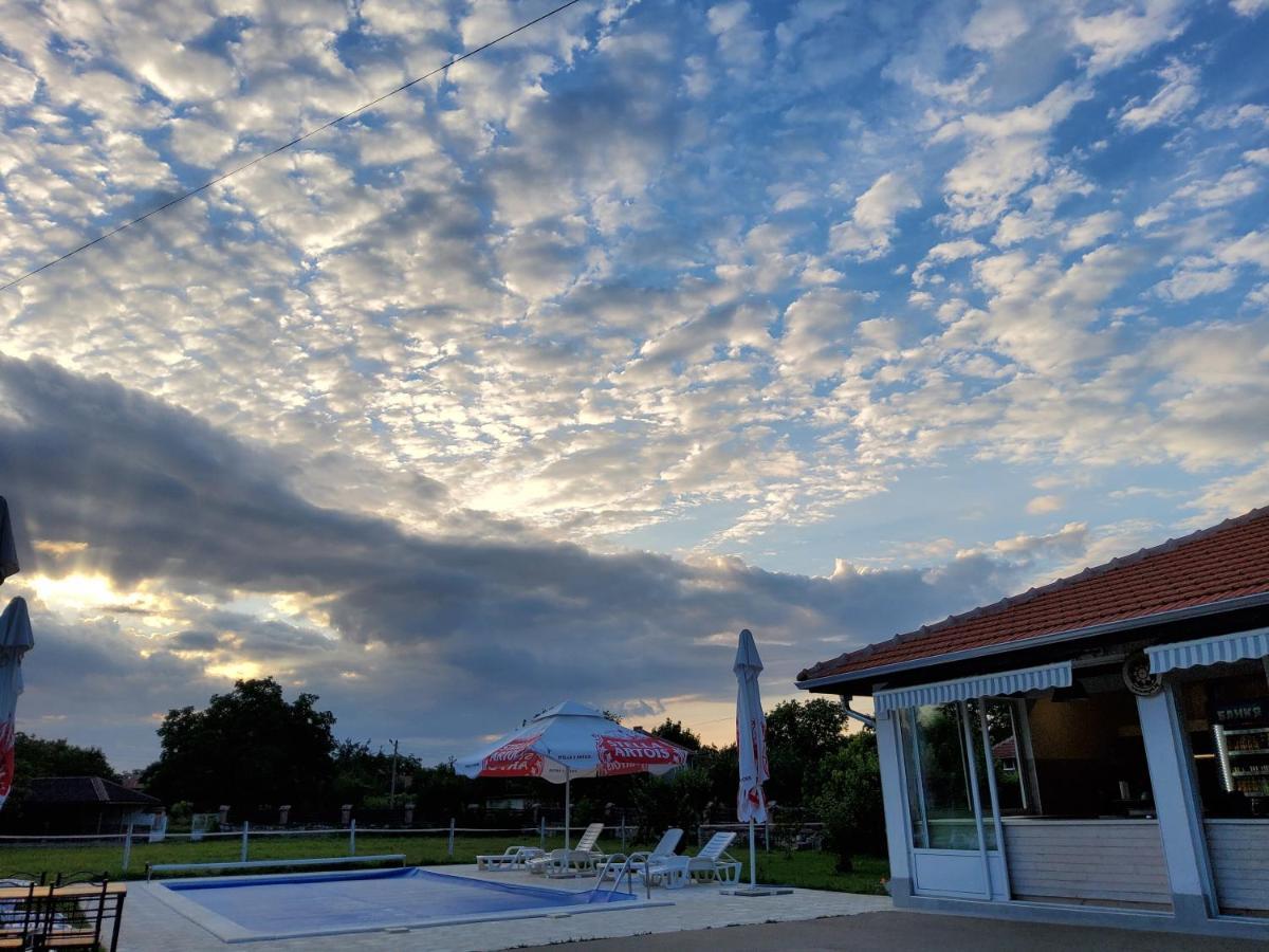 Guest House Ongal กรูชูนา ภายนอก รูปภาพ